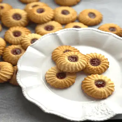 Jam Biscuit